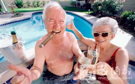 01-moderate-wine-consumption-benefits-older-people-160911