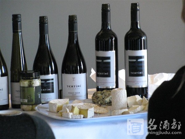 01-fine-wine-and-delicious-food-130703