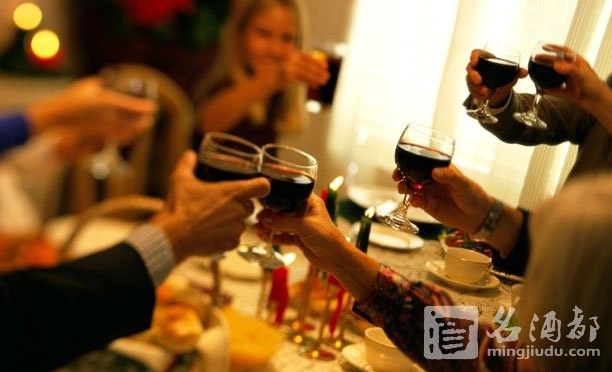 01-Tasting-Wine-Holiday-130815